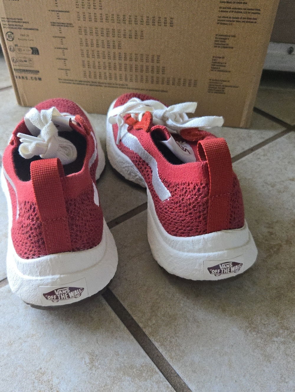 Vans Ultrarange Vr3 Knitted Women Size 5 Red And White Lightweight 042026 - Picture 7 of 8